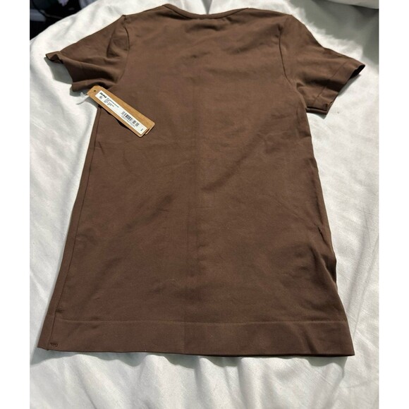 Skims soft smoothing seamless t-shirt in cocoa - Picture 4 of 4